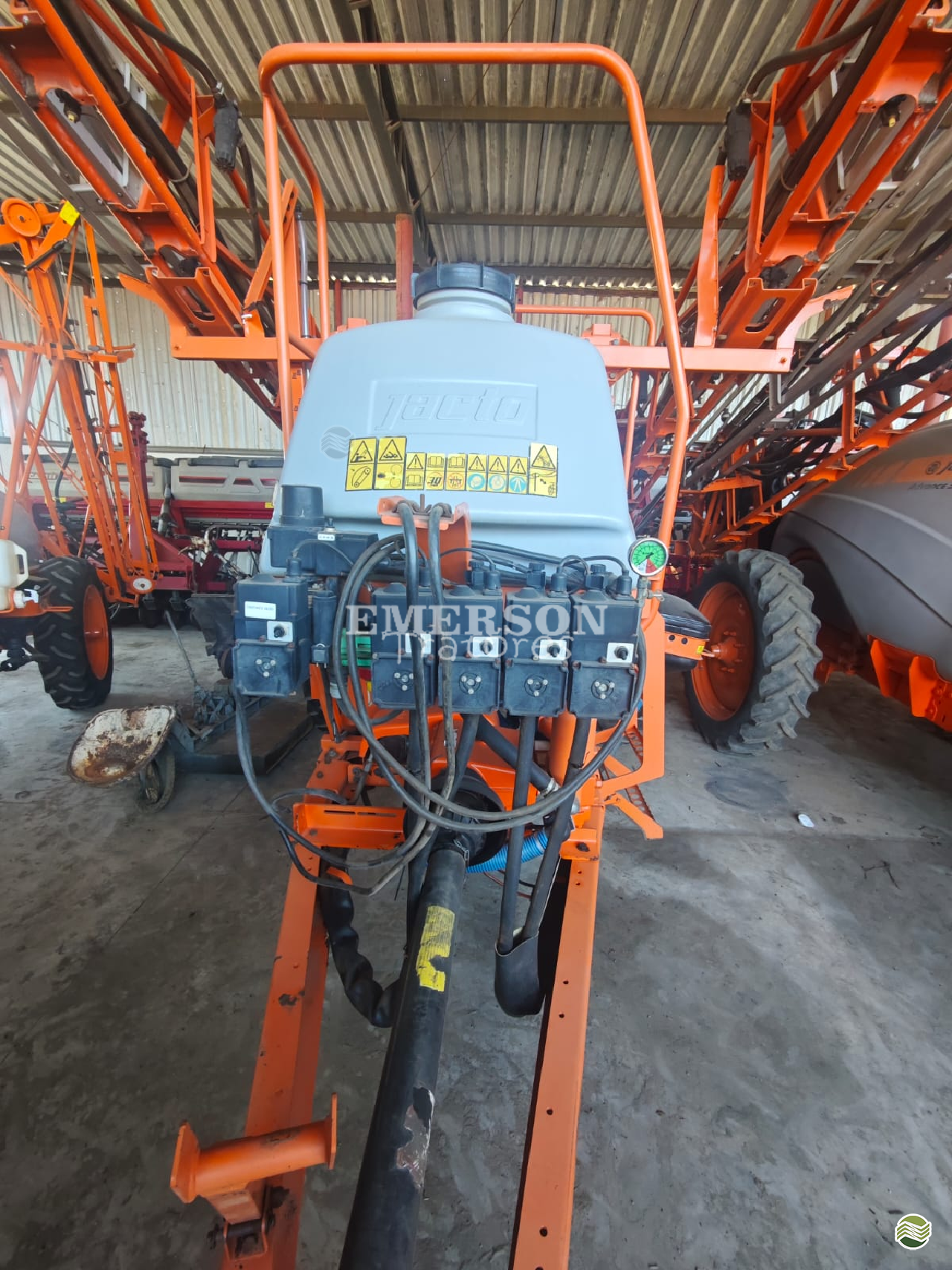 PULVERIZADOR JACTO ADVANCE 3000 AM24 Arrasto Emerson Tratores PONTA GROSSA PARANÁ PR
